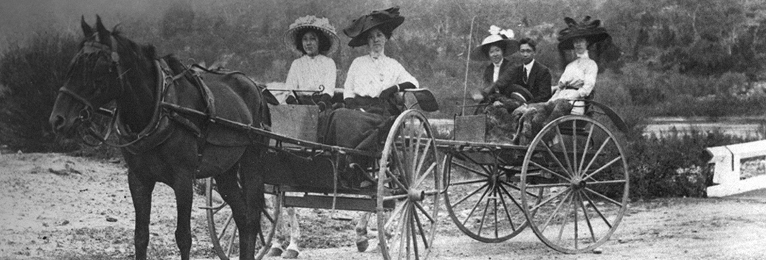 Black and white image of early Chinese settlers in Australia